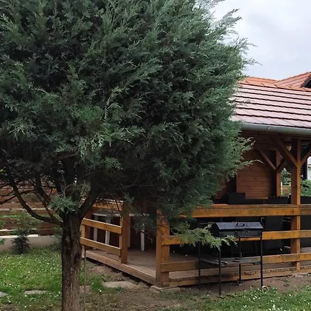 Apartman áron *