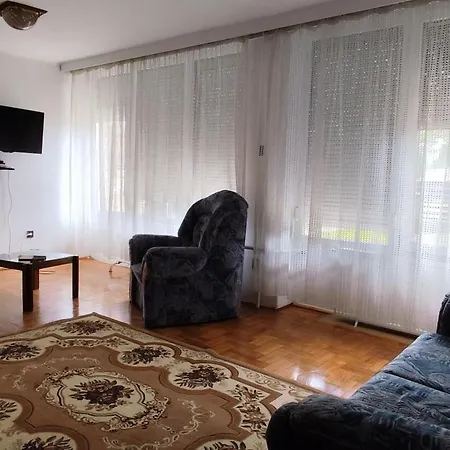 Apartman áron *