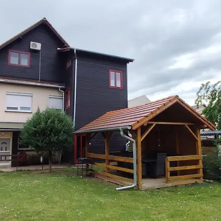 áron Apartman