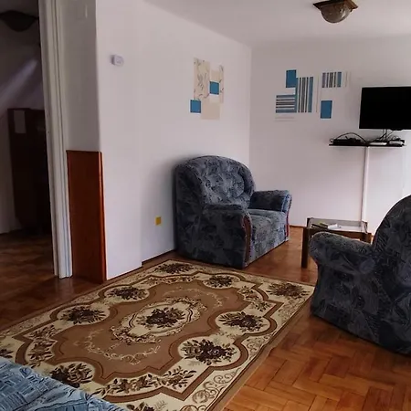 Apartman áron *
